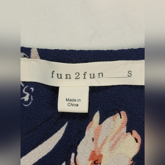 FUN 2 FUN KENMORE Women's Size Small Split V-neck Pullover 3/4 Sleeve - Picture 6 of 9